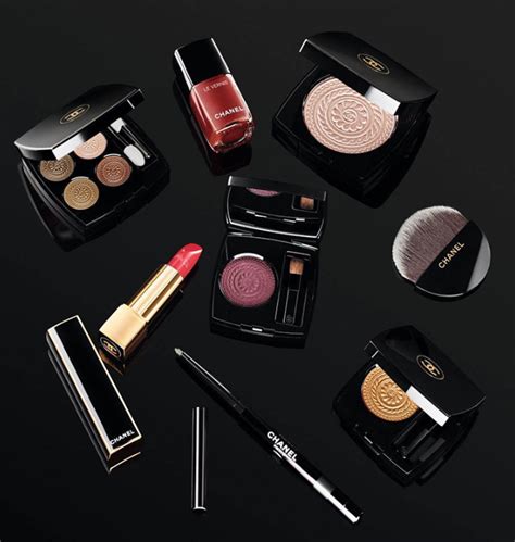 chanel christmas 2019 nl|Chanel Holiday 2019 Makeup Collection .